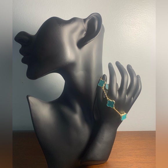 Clover Enamel Bracelet - Picture 3 of 3